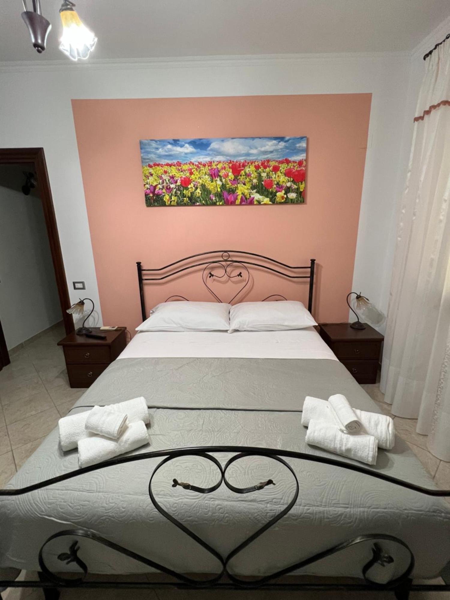 Апартаменты A Casa Di Ale Санта-Мария-ди-Кастеллабате Экстерьер фото